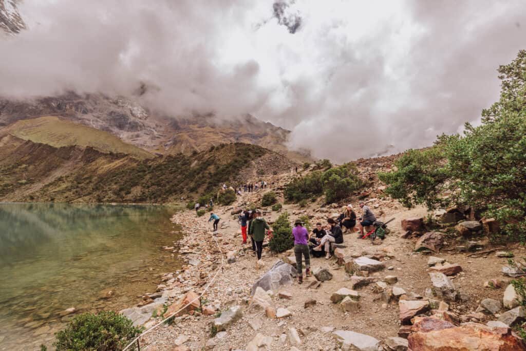 The crowd at Humantay Lake