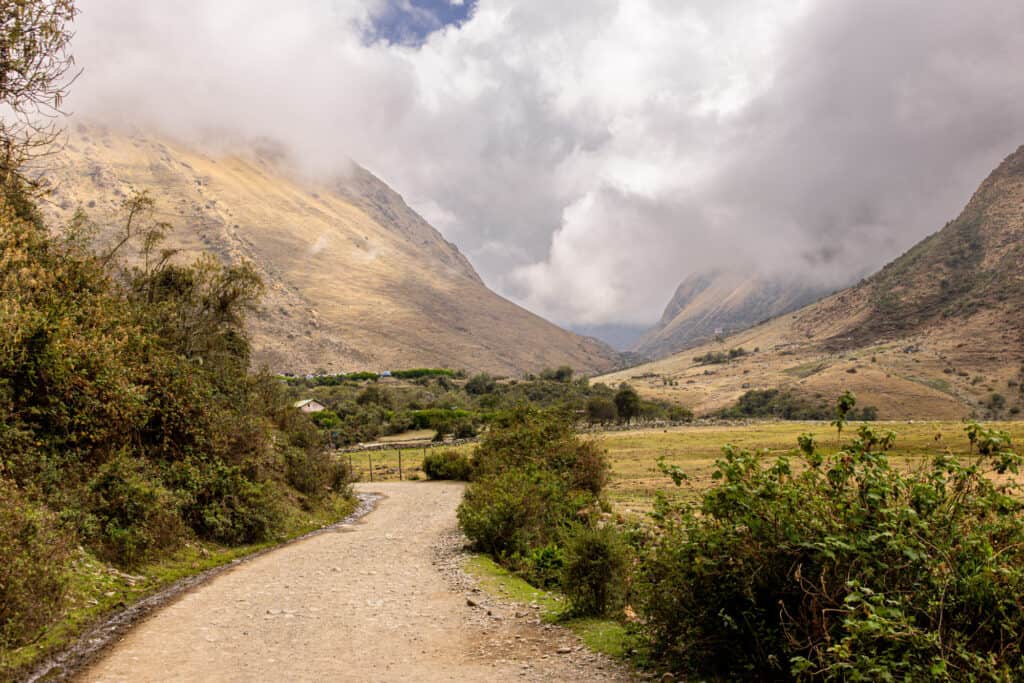 Trail to Humantay Lake