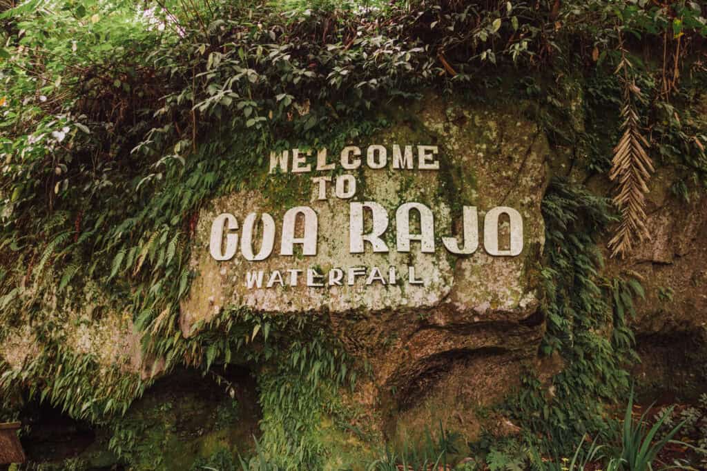 Entrance to Goa Raja waterfall