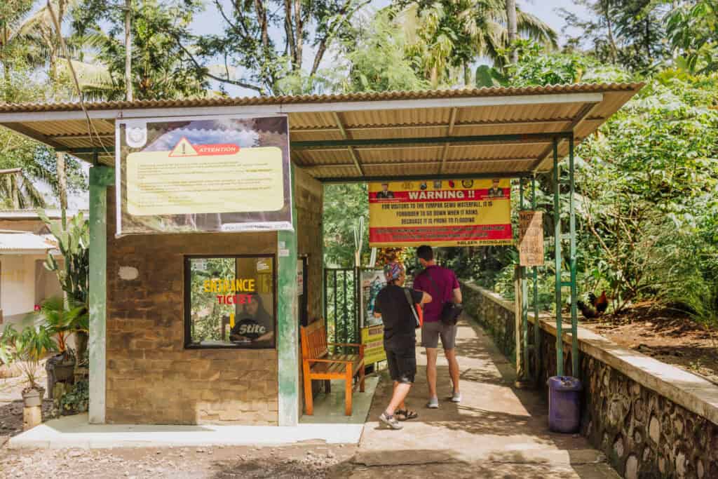 Entrance to Tumpak Sewu